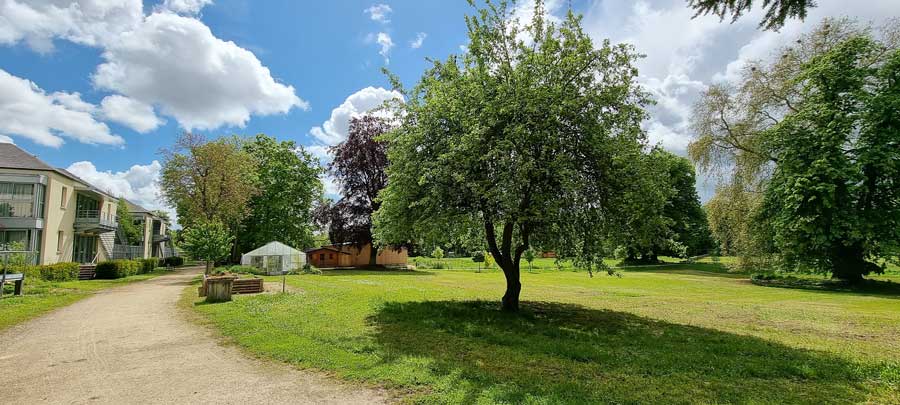 Parc entourant l'EHPAD